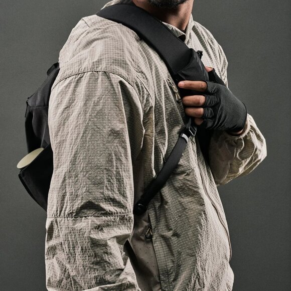 NWOT Alpaka Metro Crossbody Bag Right Black | Axoflux 210D - Picture 3 of 6